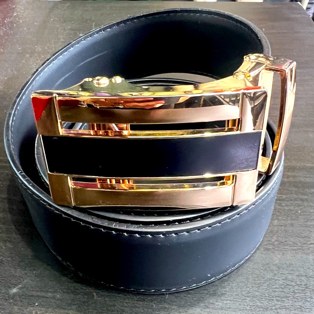 Men fashionable belt 
Plain design